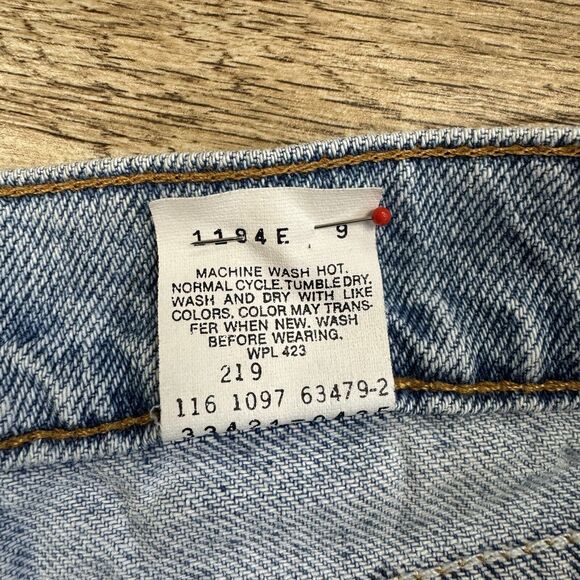 Vintage Levi Denim Jean Shorts Size Slim 14 mis - Picture 11 of 12